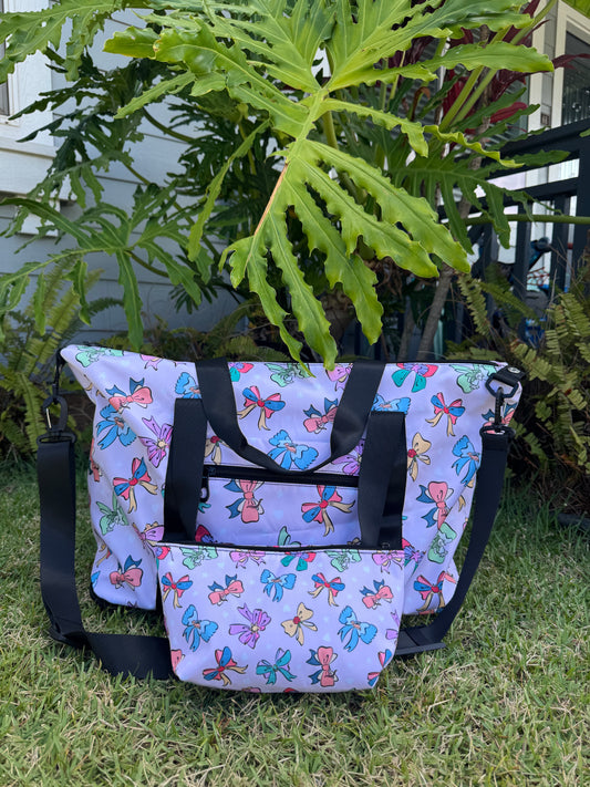 Weekender Bag with Expandable Bottom and Pouch